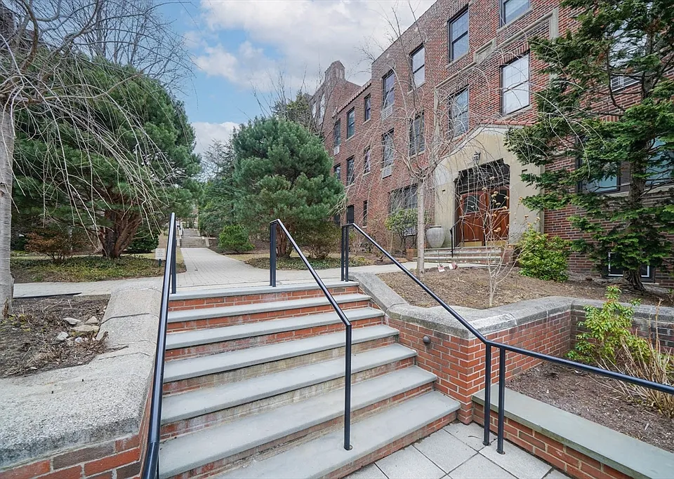 311 Tappan St #3