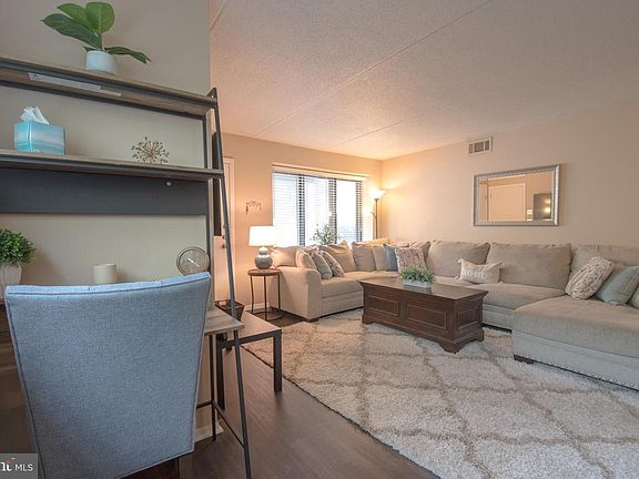 3rd image of 6106 Hilltop Dr #16