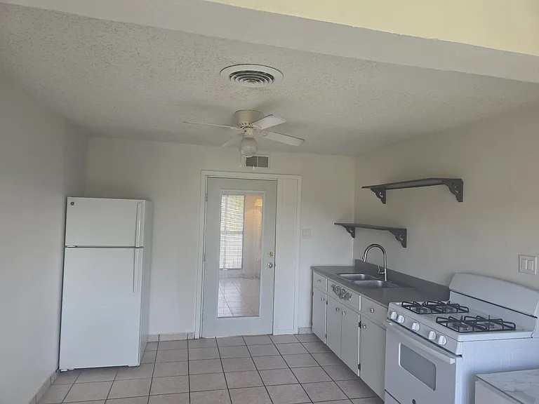 Zulema St — Photo 20