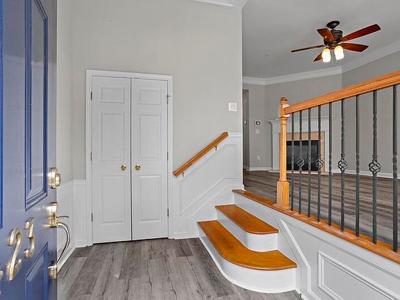 5th image of 423 Iona Abbey Ct SE