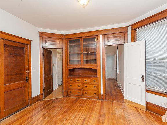 5th image of 3239 N Clifton Ave