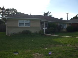 2911 Azalea Ln, Groves, TX 77619