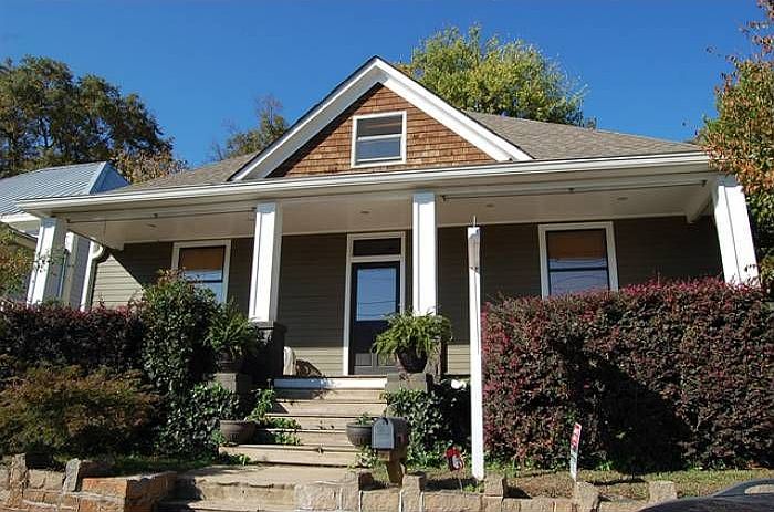 CABBAGETOWN PARK BUNGALOW