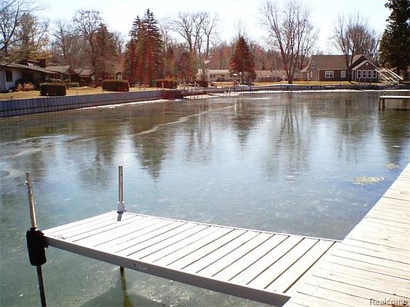 3rd image of 11423 Algonquin Dr