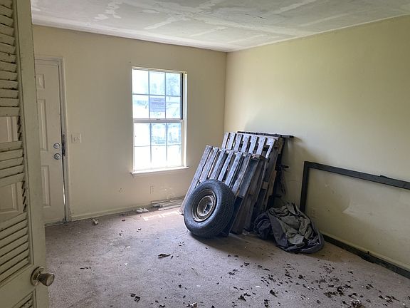 4th image of 2804 Vista Ln