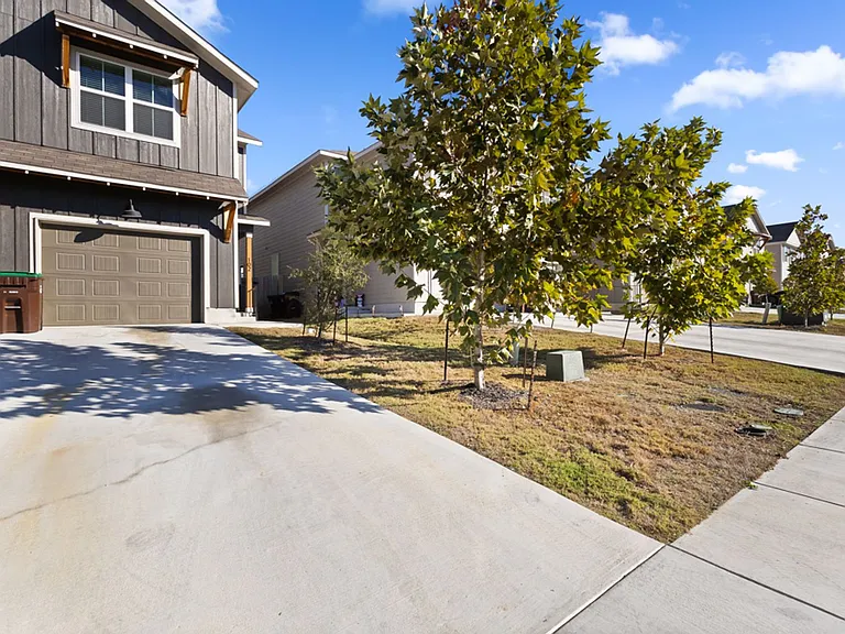 7620 Magnolia Vlg #102 — Photo 2