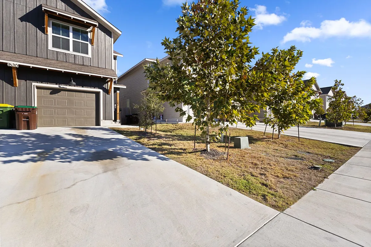 Building Photo - 7620 Magnolia Vlg #102