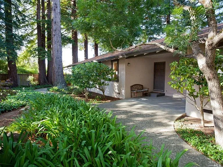 10 Catalpa Ave photo 1