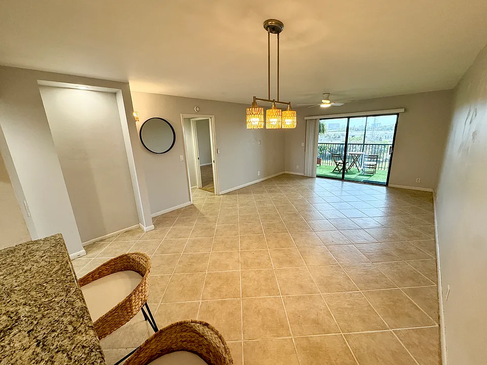 2202 S Cypress Bend Dr #607