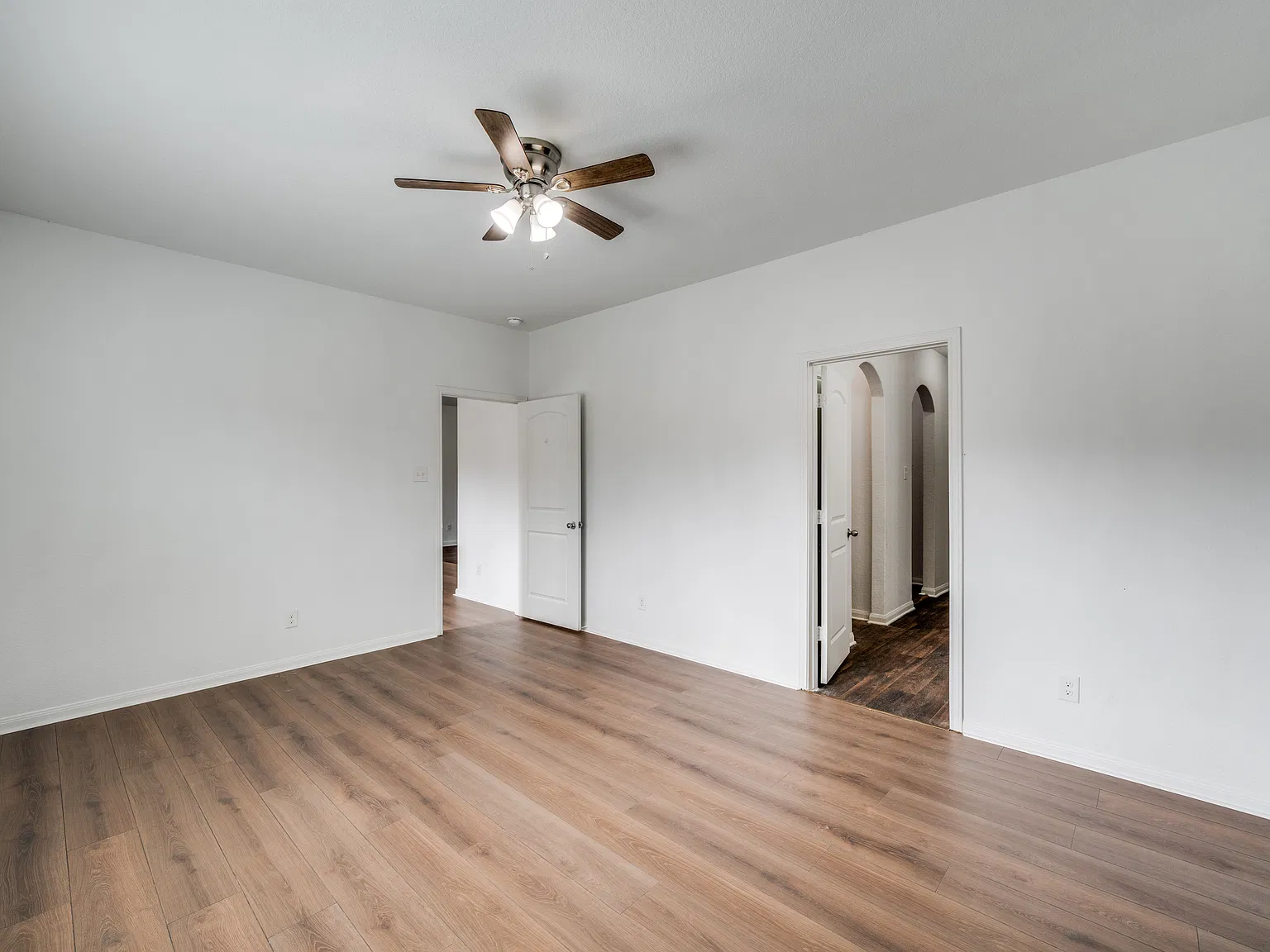 5 bed, 2573 sqft, $1,900 — Photo 4