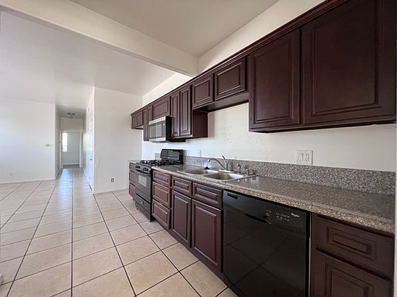 3rd image of 829 N Washington Pl #Washington