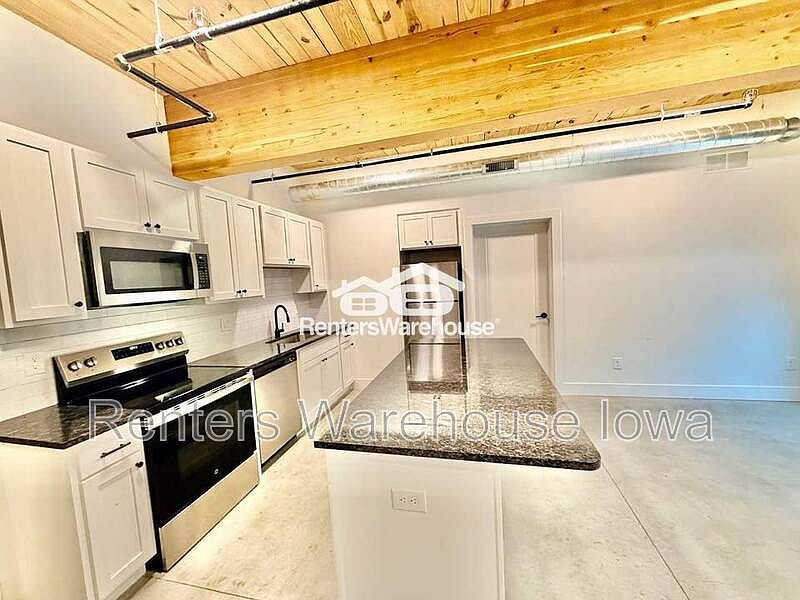 1st image of 2701 Ingersoll Ave Unit 202