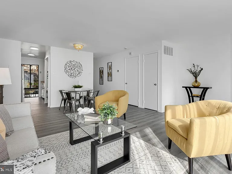 3061 Hawthorne Dr NE #3061 — Photo 2