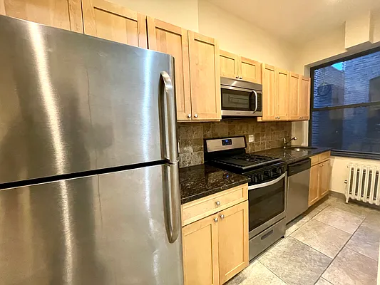 Rented by Astoria Realty | media 3