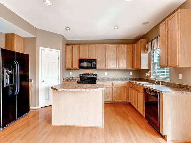 2315 Elderberry Dr — Photo 4