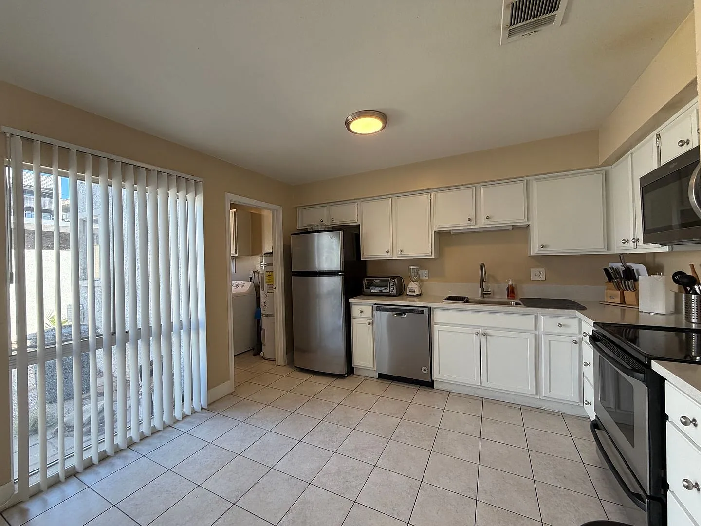 3 bedroom townhome for rent in Las Vegas Nevada — Photo 3