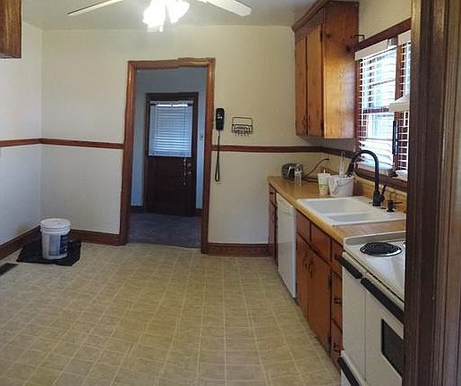 5th image of 214 Forest Ave