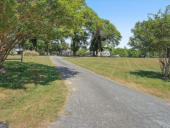3rd image of 749 Garner Rd