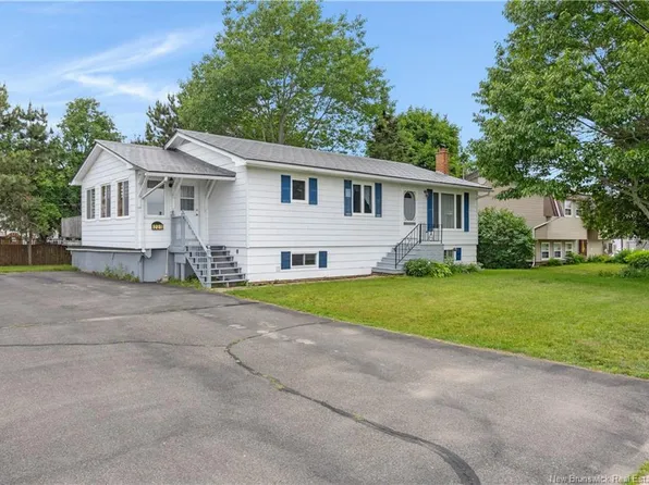 221 Magnolia Ave, Sussex, NB E4E 2H5