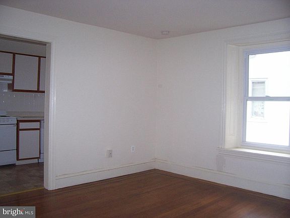2nd image of 421 Lyceum Ave APT 2R