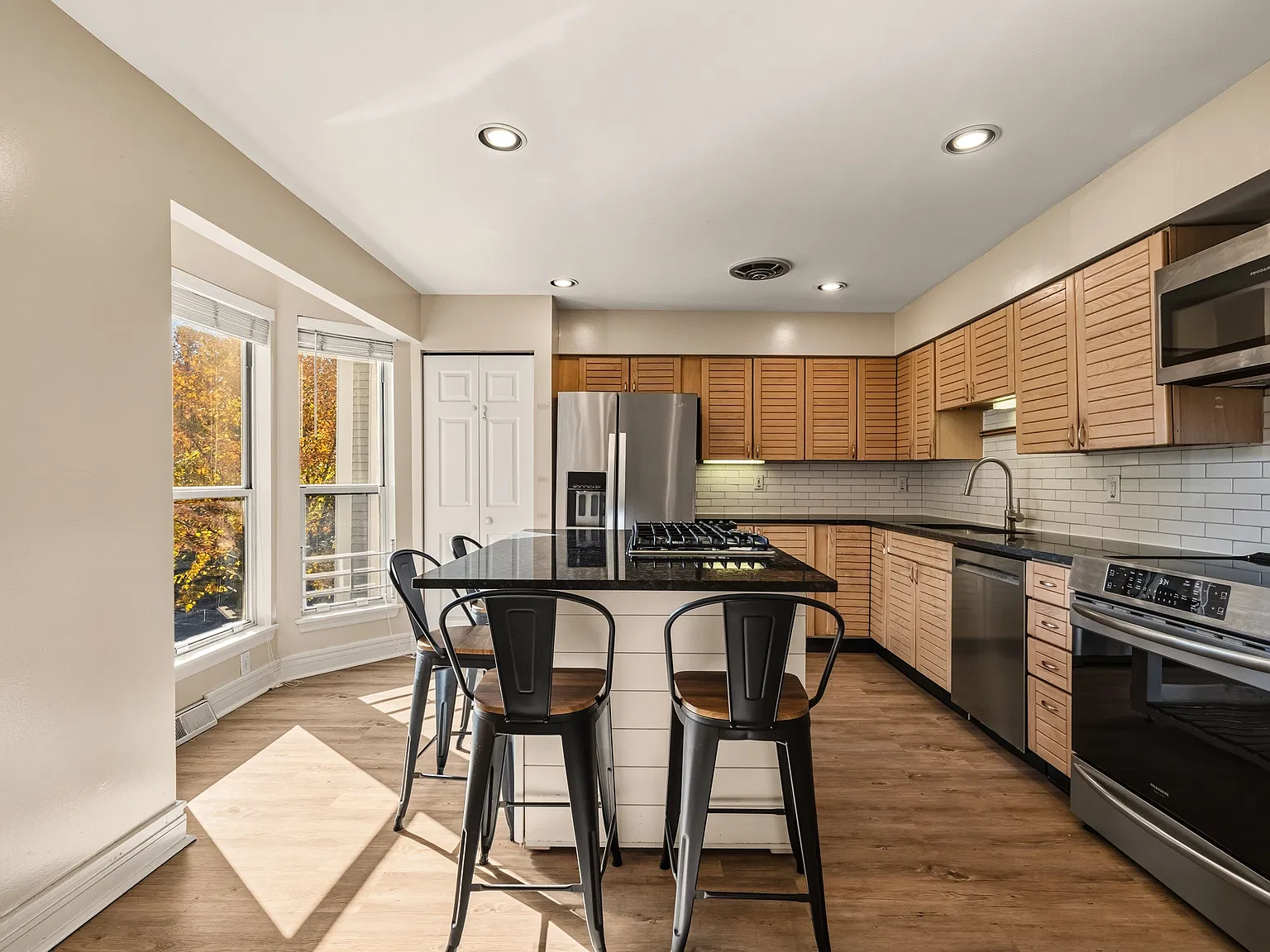 2 bed, 2100 sqft, $2,495 — Photo 3
