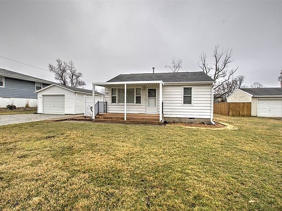 2nd image of 3421 E Leafdale Ave