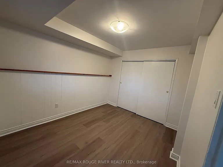 102 Turnberry Cres #LOWER — Photo 8