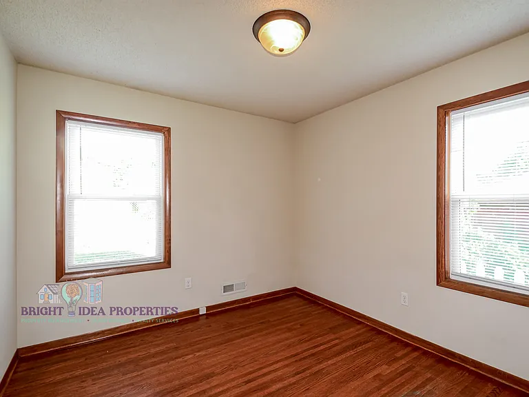 3315 James Ave N — Photo 11