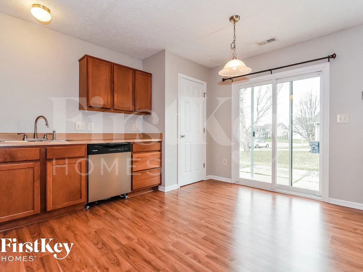 3 bed, 2.0 bath, 1244 sqft, $1,930 — Photo 4