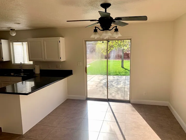 1743 W Green Valley Ln — Photo 10