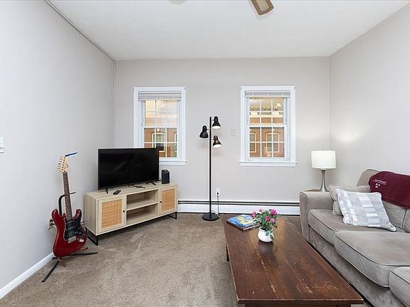 4th image of 377 Bunker Hill St #2