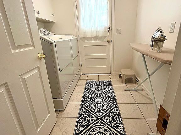 Large laundry on main level