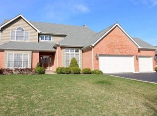 650 Goldenrod Dr, Algonquin, IL 60102