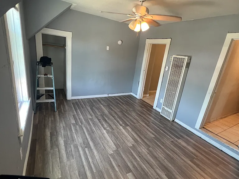 608 E G St #1/2 — Photo 3