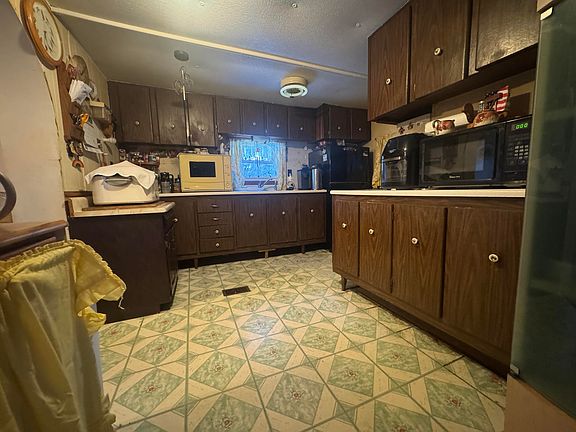 2nd image of 215 Embden Pond Road