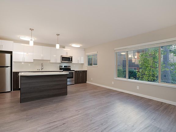 3rd image of 410 102nd Ave SE APT 4