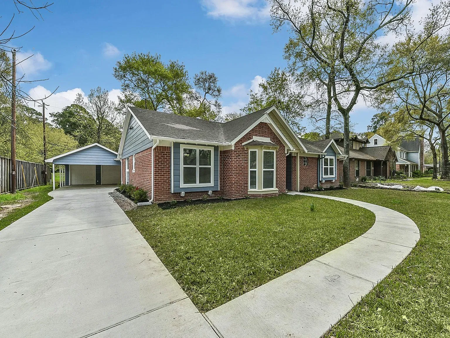 3 bed, 2.0 bath, 1823 sqft, $2,200 — Photo 1