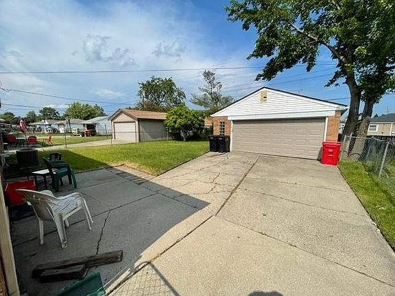3rd image of 25514 Collingwood St