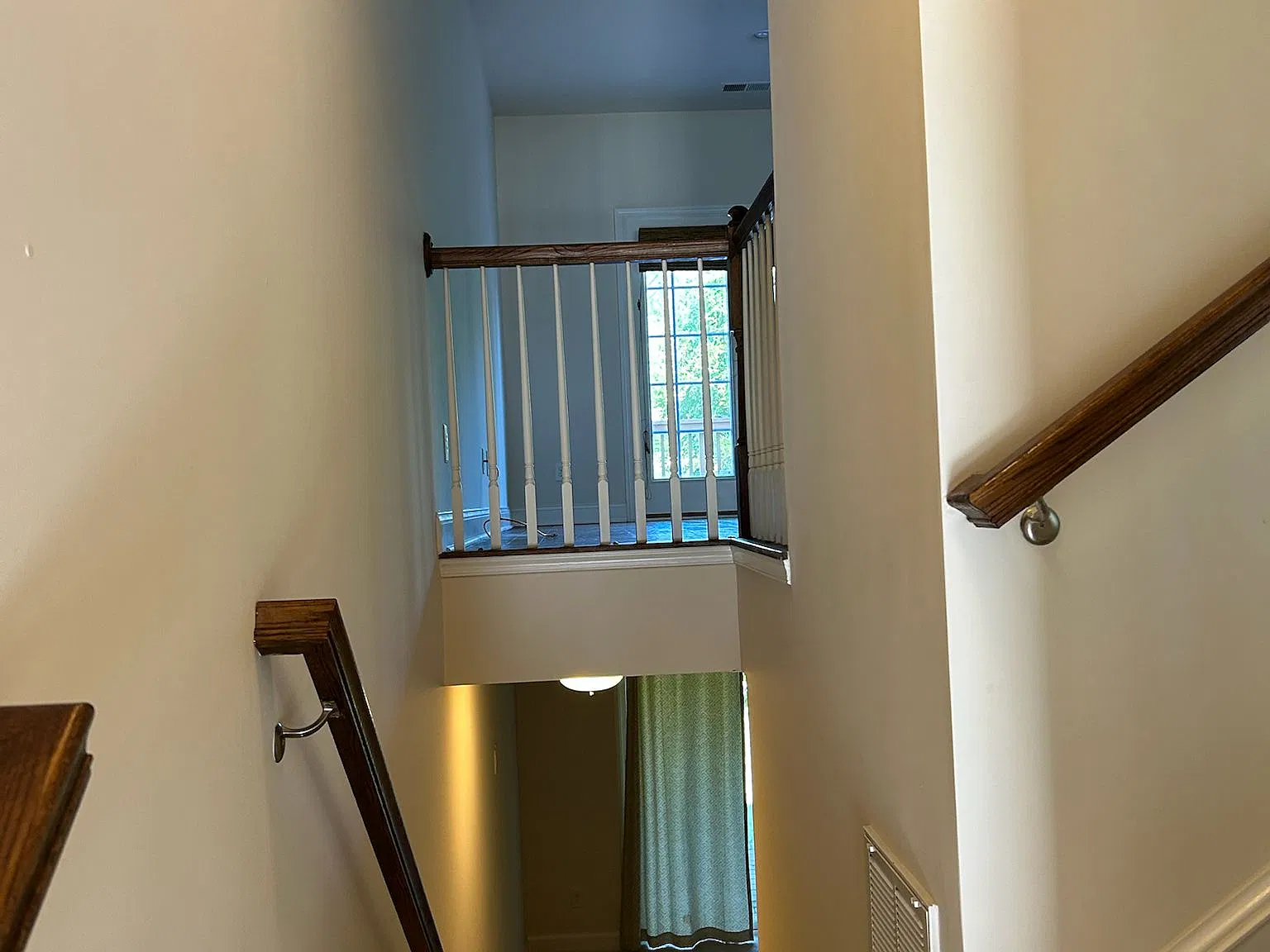 4 bed, 2430 sqft, $2,195 — Photo 3