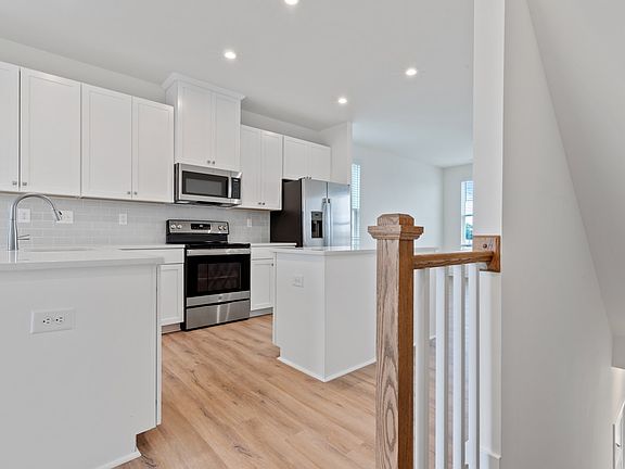 4th image of 3313 Bircham Dr