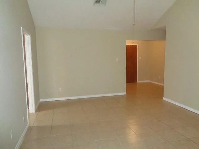 14022 Greenway Dr — Photo 11