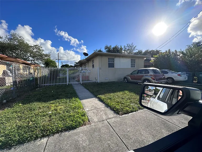 1220 NW 53rd St #1222 — Photo 2