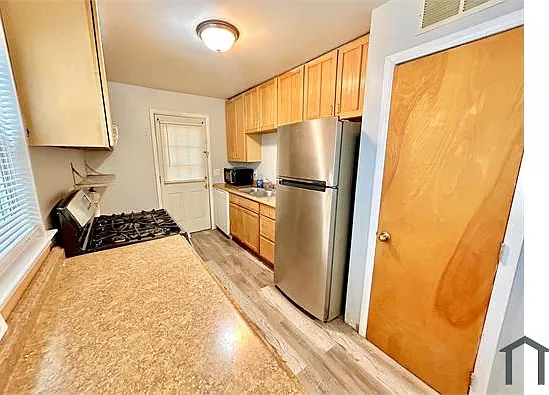 13797 Hendricks Ave — Photo 5