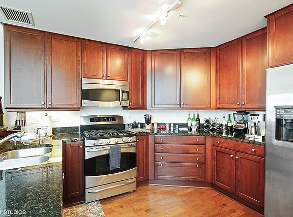 3rd image of 1201 S Prairie Ave APT 201