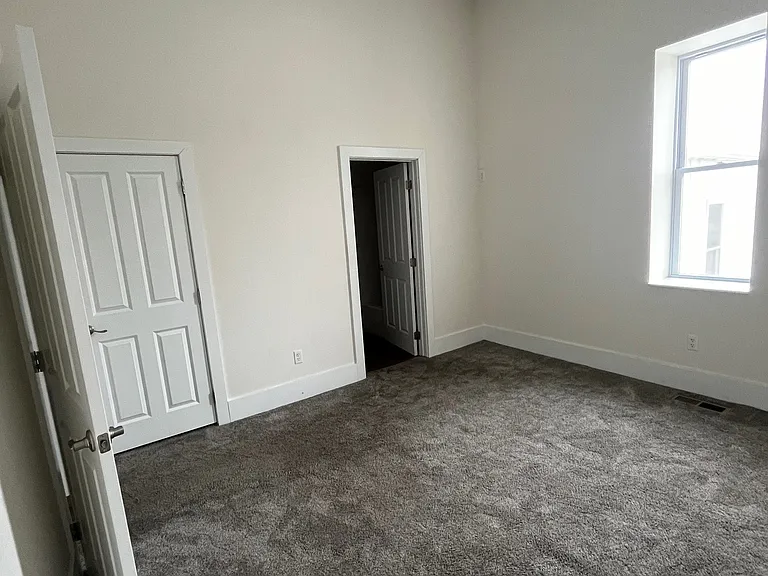 206 N Main St — Photo 9