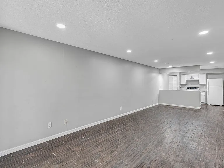 3990 SE 17th Ct — Photo 6