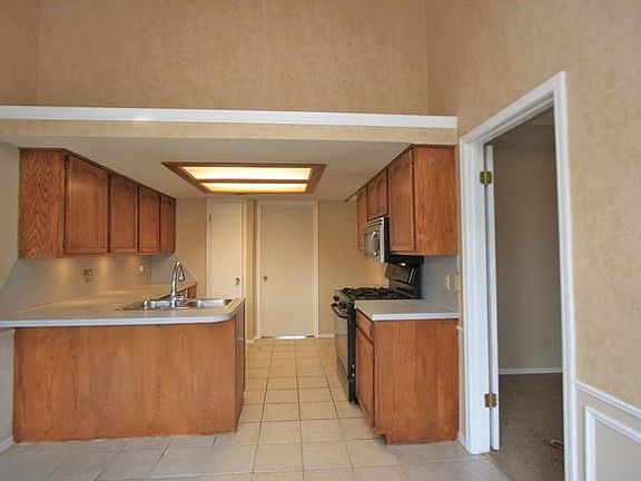 4th image of 3421 Madra St