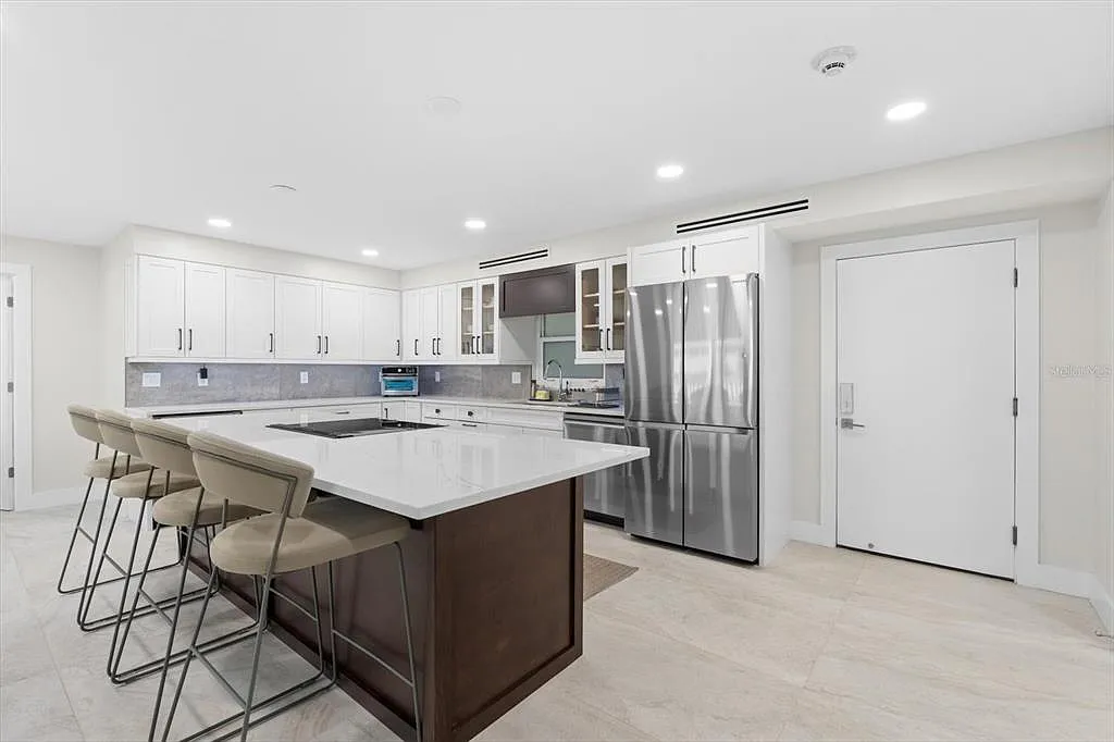 2 bed, 2.0 bath, 1150 sqft, $6,500 — Photo 3