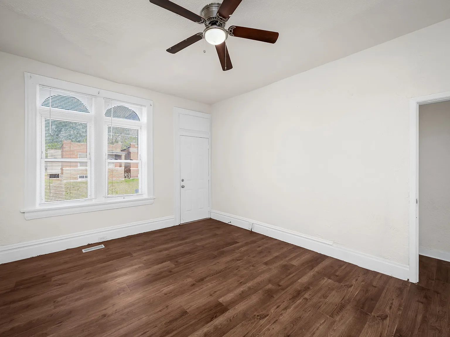 3 bed, 1250 sqft, $1,275 — Photo 4