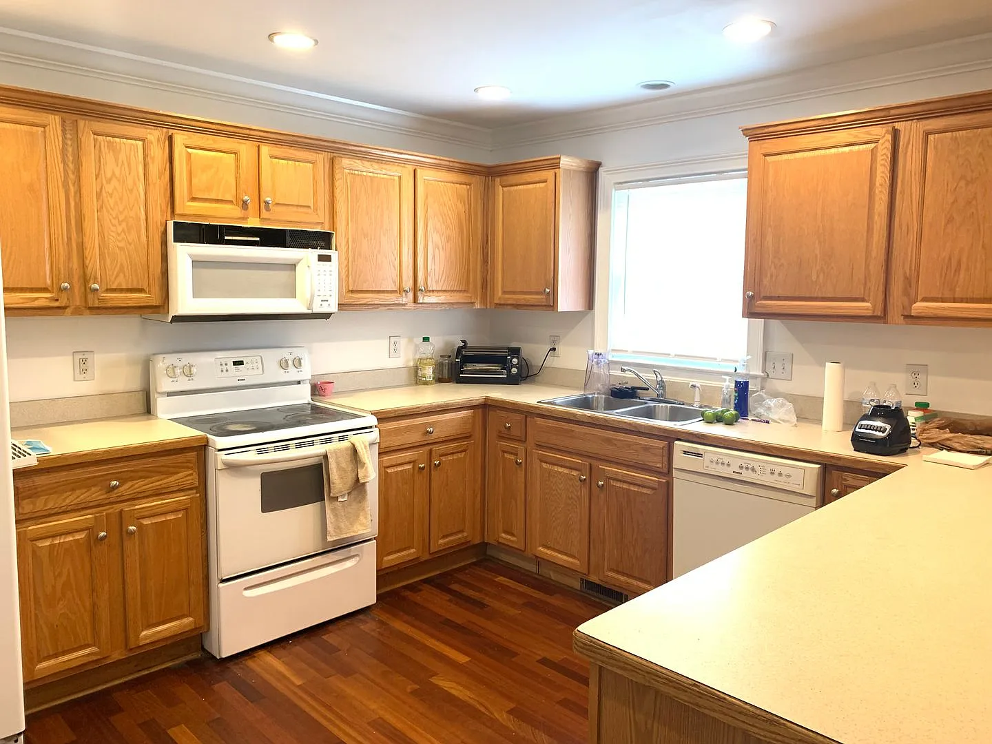 "Pre-Leasing August 2027" Large House Near Downtown Athens! — Photo 3